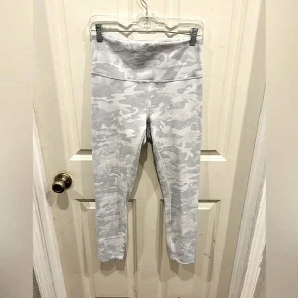 LLL WunderUnder High-Rise 25" 
Incognito Camo Jacquard Alpine White Starlight 10 - Picture 1 of 4